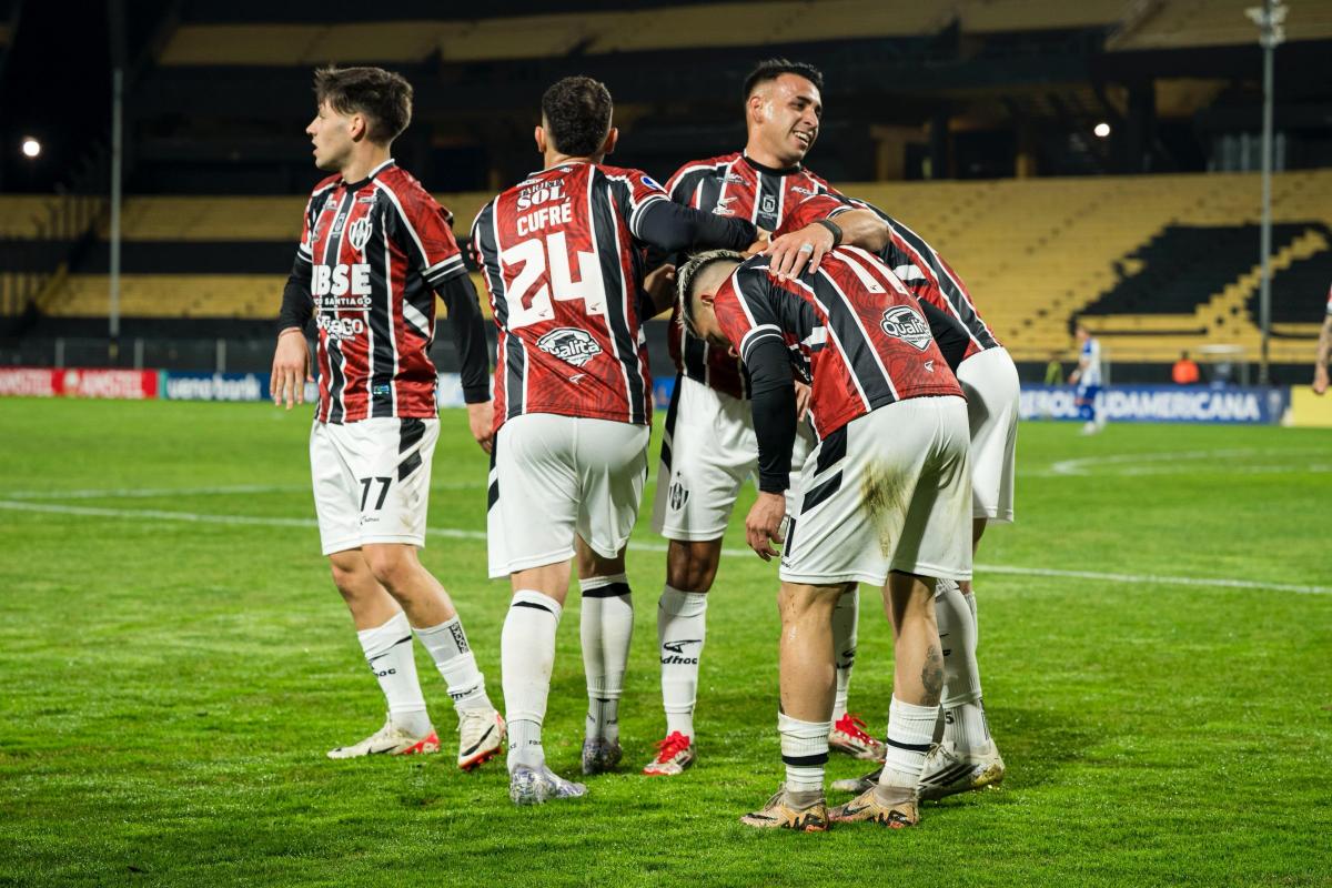VIDEO | Central Córdoba fue un tren en Uruguay y sigue en la Copa