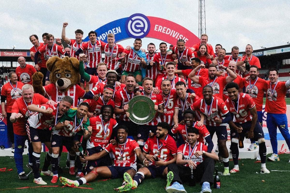 Épica remontada del PSV Eindhoven para coronarse campeón de la liga neerlandesa
