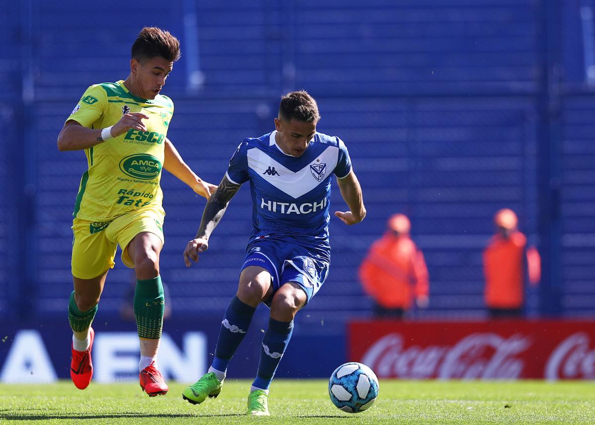 Defensa - Vélez, el encuentro que abre la jornada. 