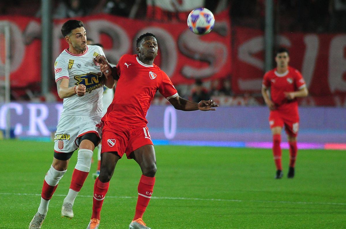 Independiente visita a Barracas Central en el inicio de la fecha de la Liga Profesional