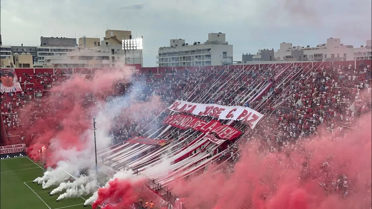 La barra brava de Huracán copó un club y se robó la recaudación