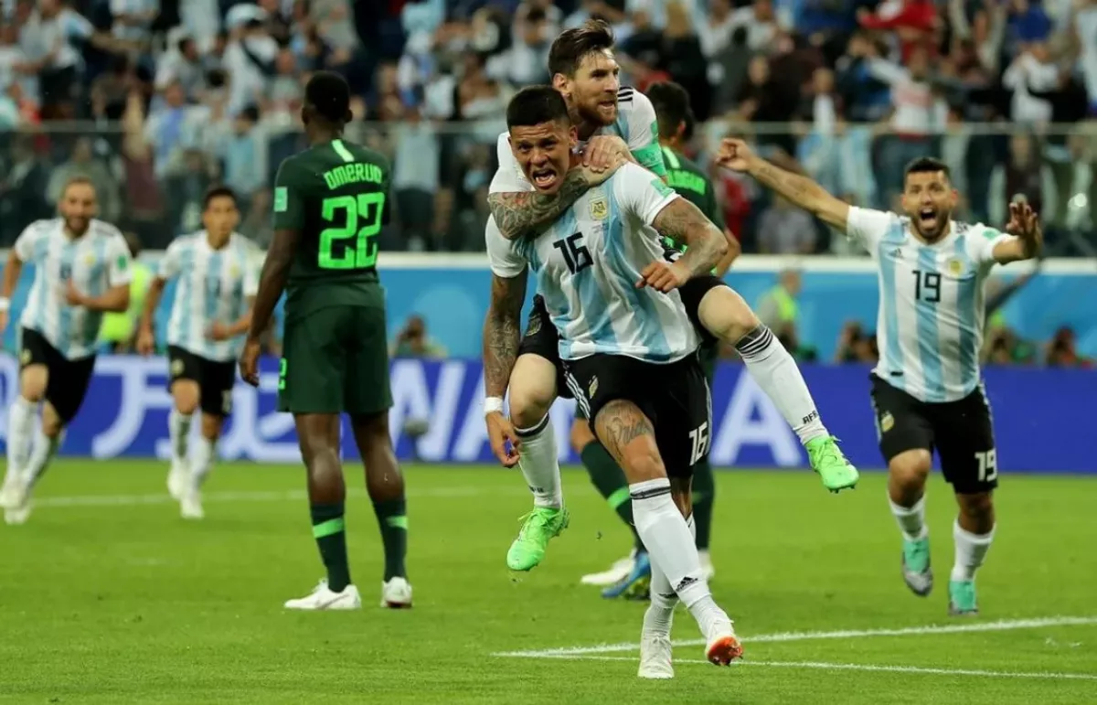Costas quiere a Marcos Rojo en Racing y lo llamó para tentarlo