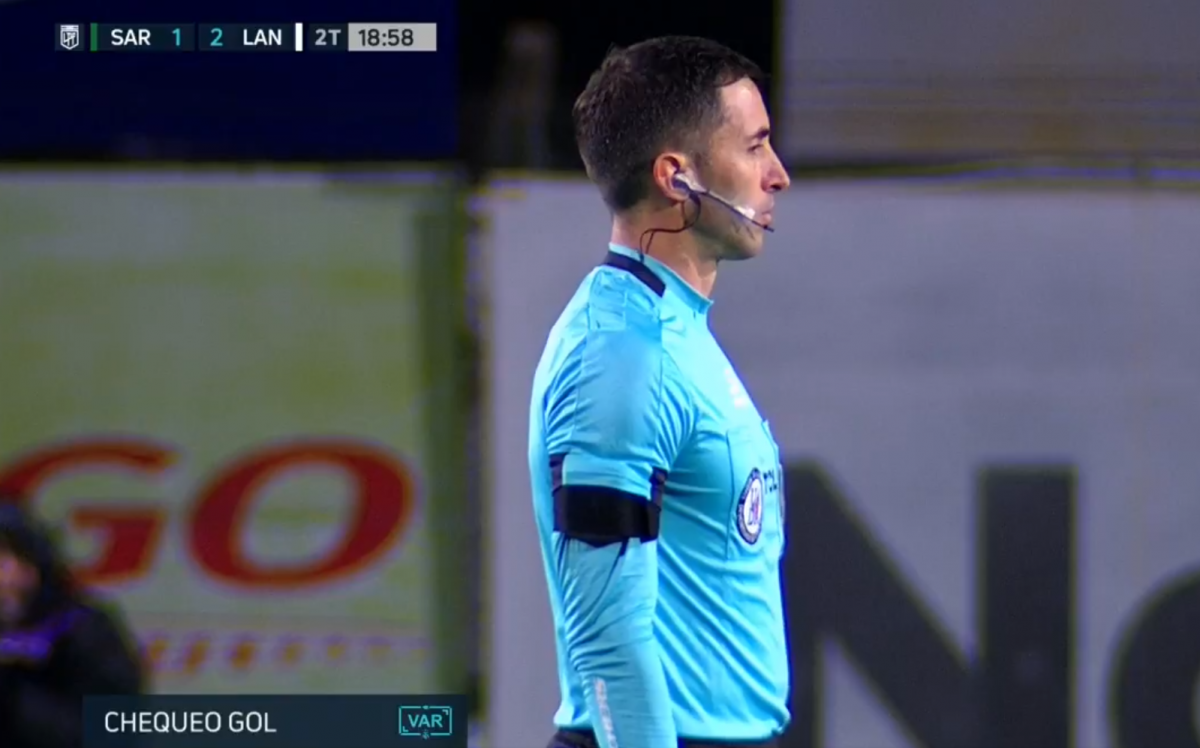 VIDEO | Se comunicó una decisión del VAR por primera vez en Argentina