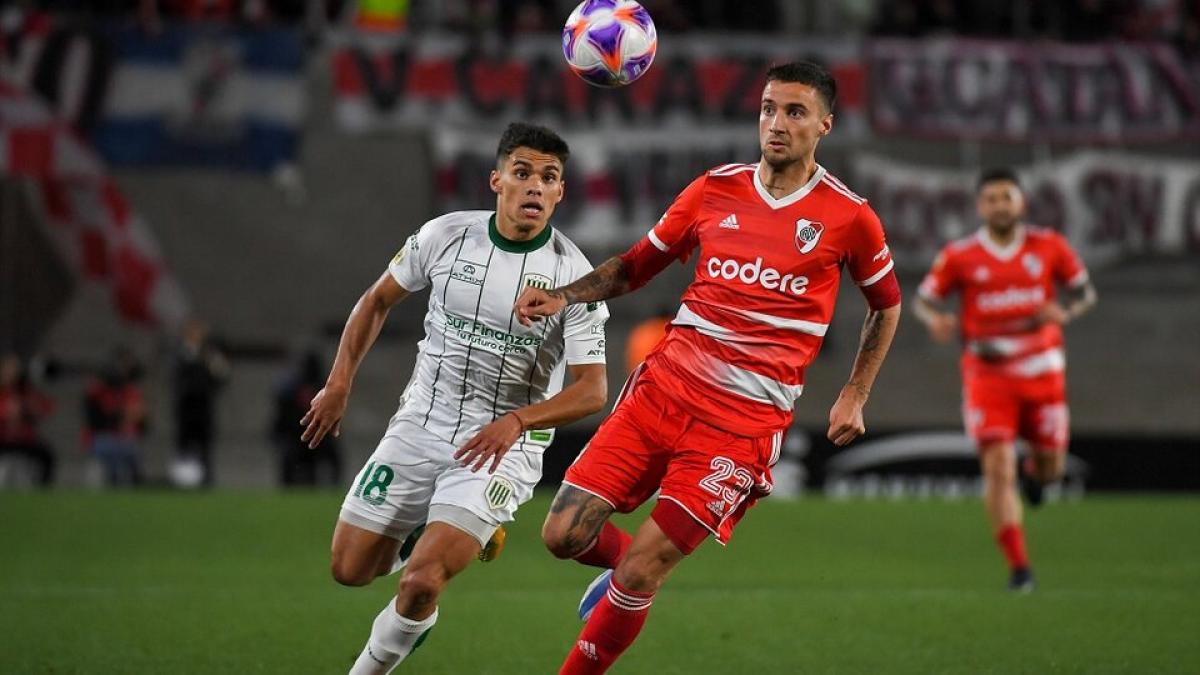 River - Banfield, un duelo que se postergó 3 años.