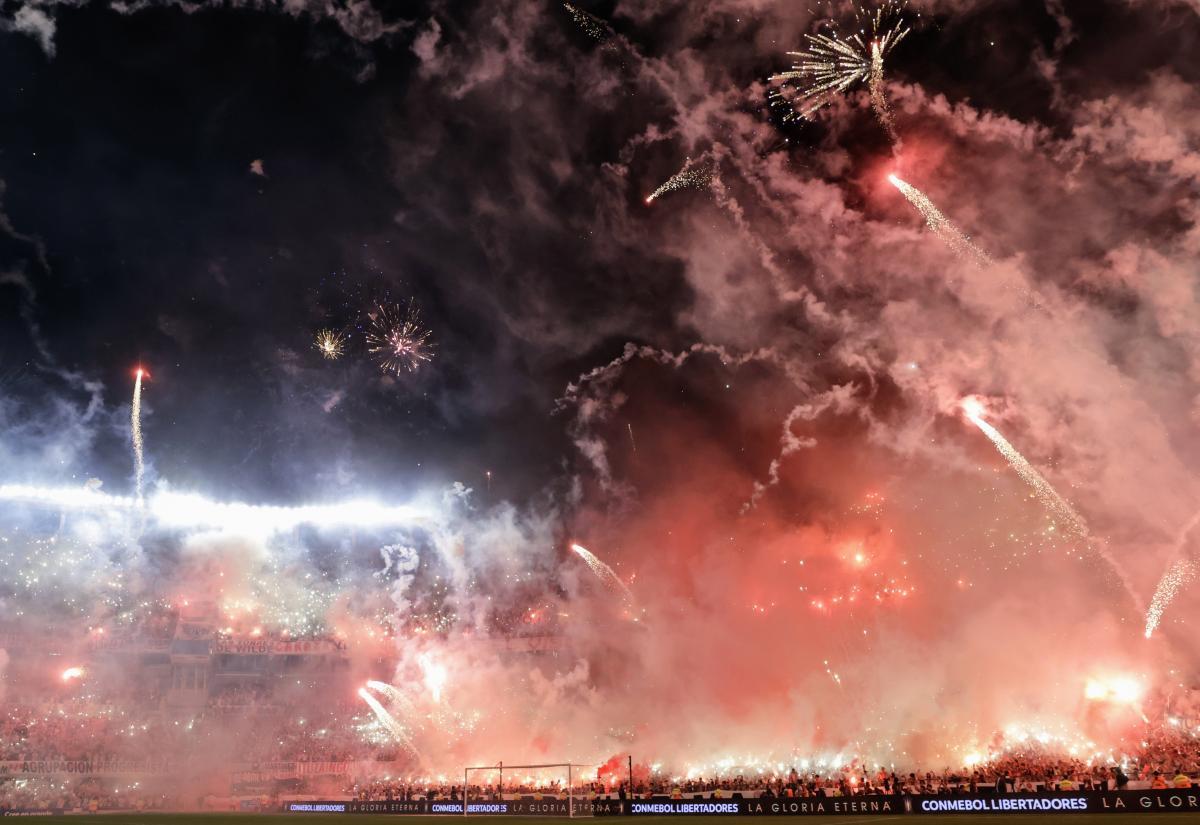 Durísima sanción a River por el recibimiento con bengalas ante Mineiro