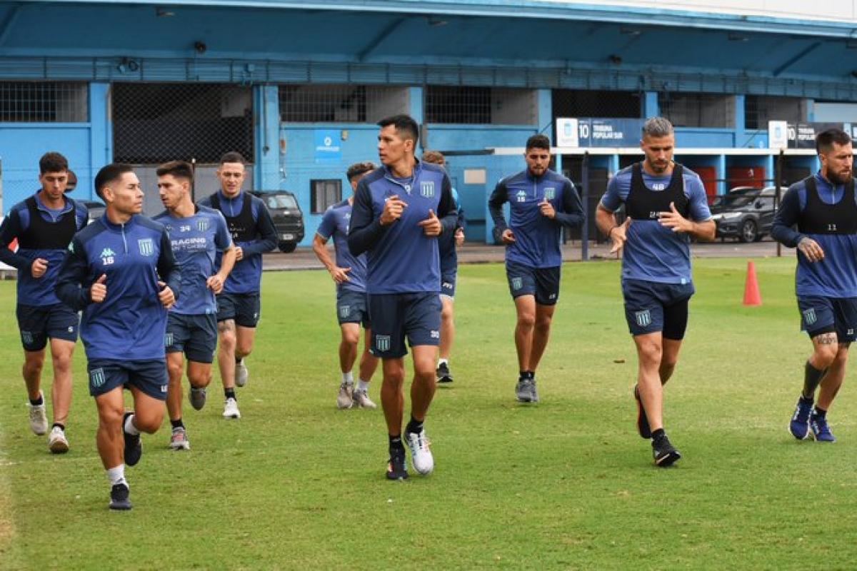 Gabriel Rojas ya practica con sus compañeros y espera ser citado. 