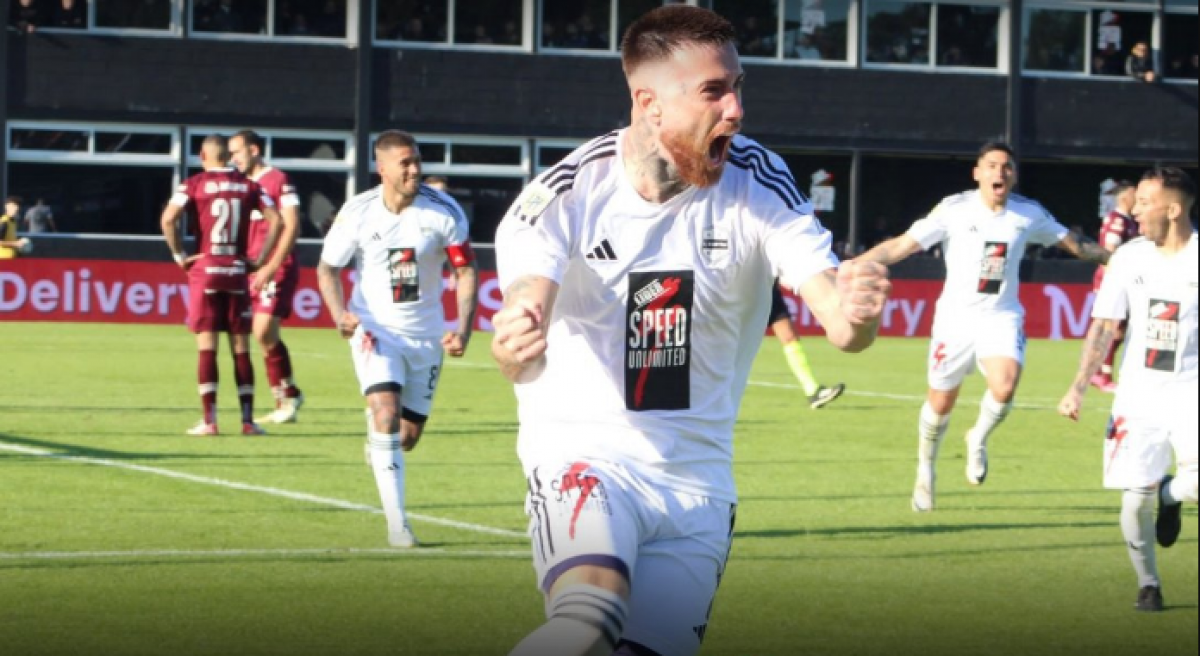 VIDEO | Riestra se hizo fuerte en su estadio y se cargó a Lanús