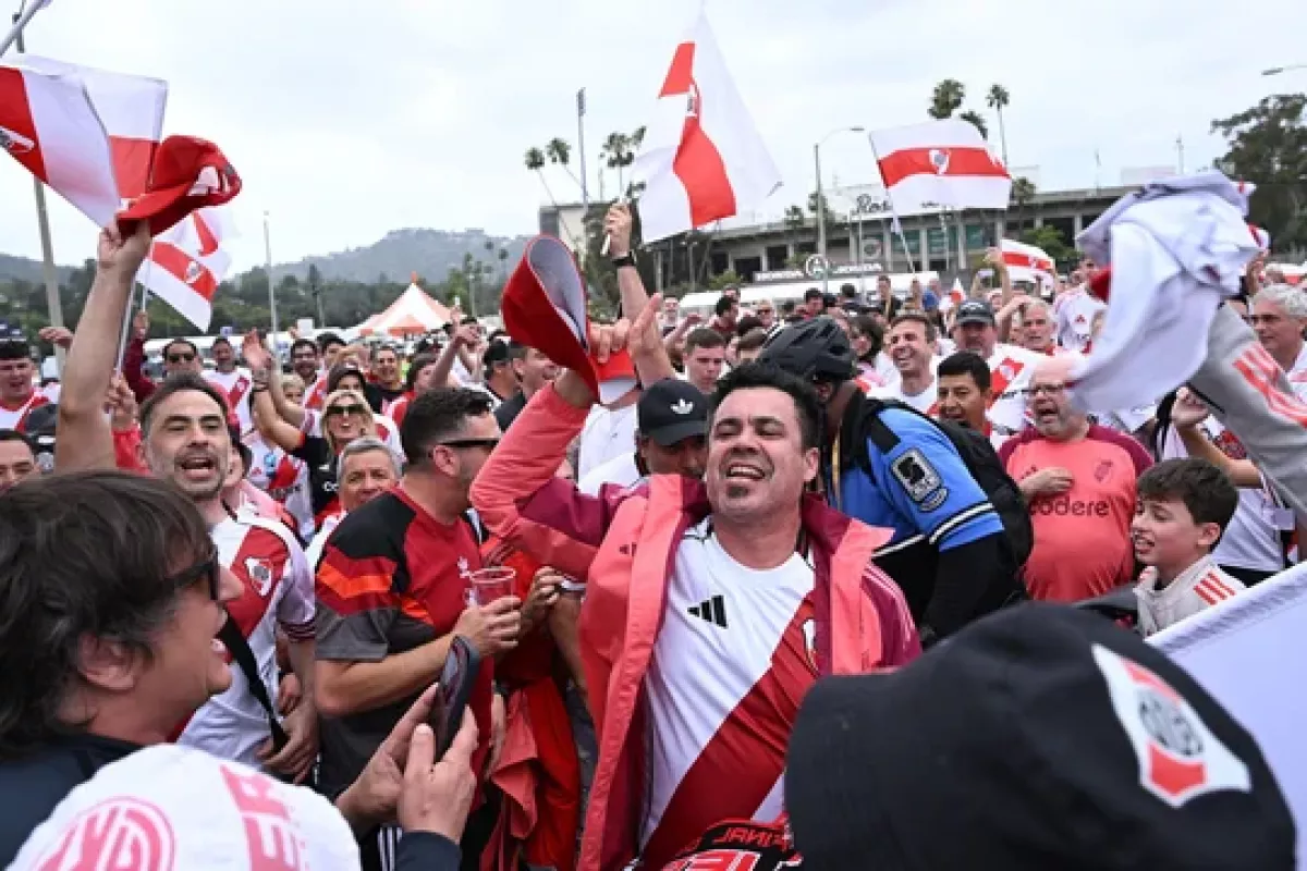 El presidente de la FIFA, rendido ante la hinchada de River y Boca: "Fueron fenomenales"
