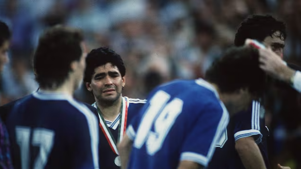 "A Maradona le robaron el Balón de oro violentamente"