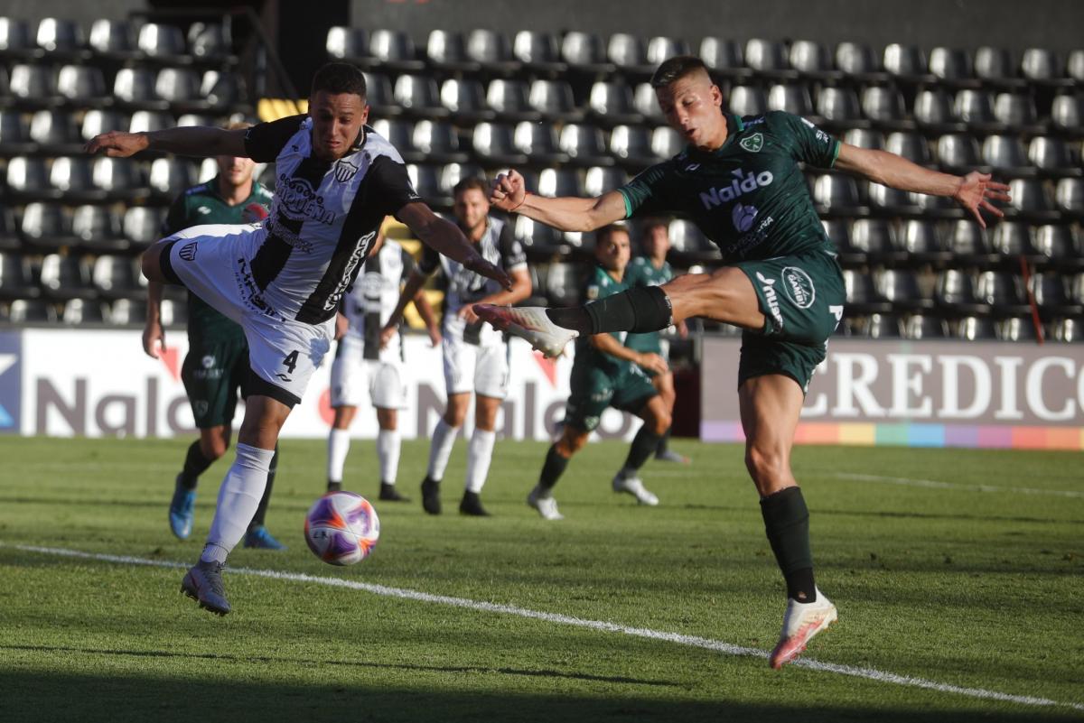 Sarmiento decepcionó, Chaco For Ever le ganó por penales y lo eliminó de la Copa Argentina