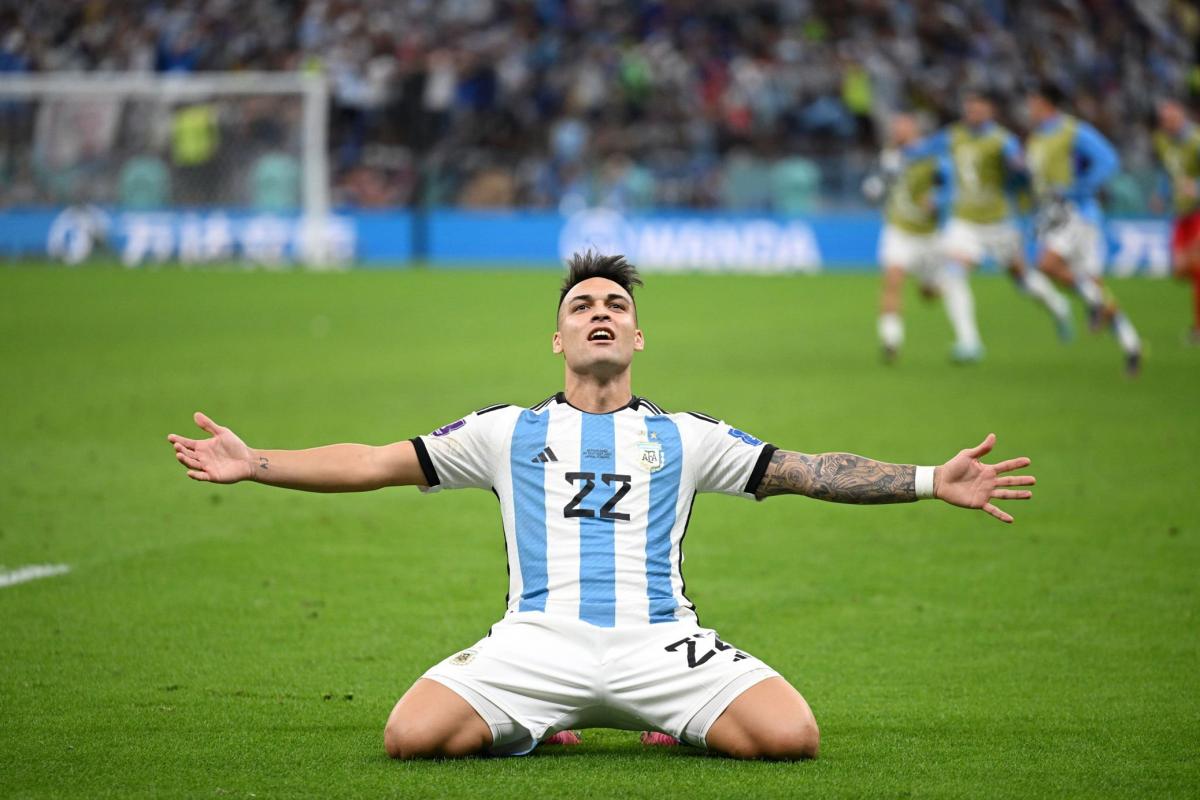 Lautaro Martínez se sacó la mufa y metió el penal definitorio para Argentina.