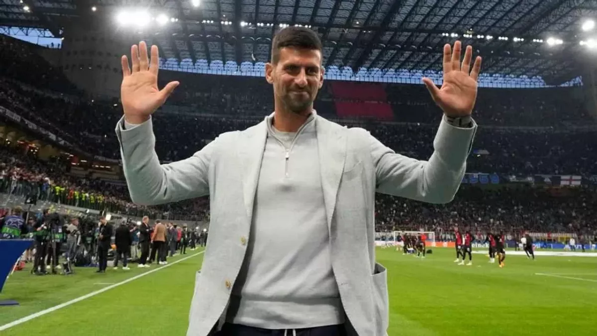 Djokovic cambia la raqueta y se compra un club de fútbol