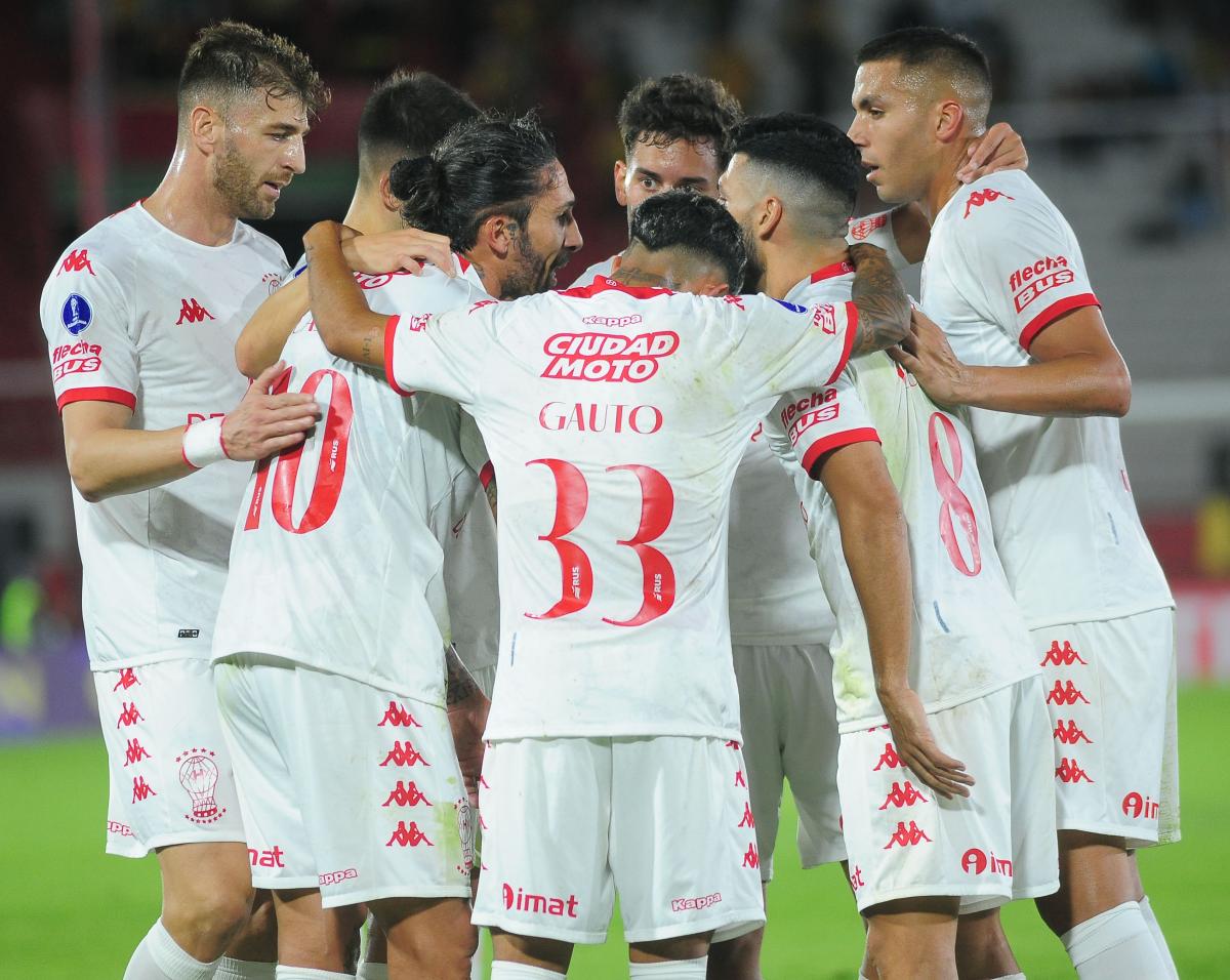 Huracán goleó a Guaraní en su debut en la Copa Sudamericana