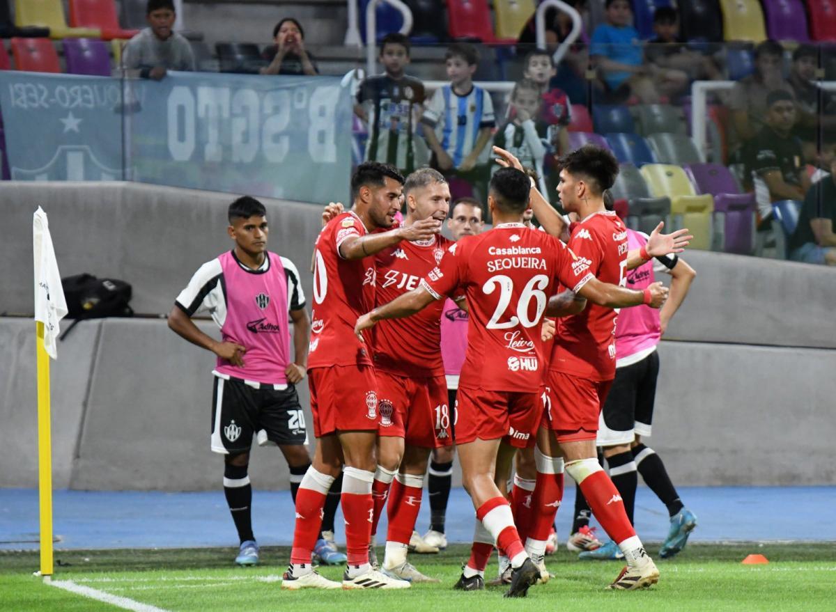VIDEO | Huracán bajó a Central Córdoba en Santiago y es cosa seria