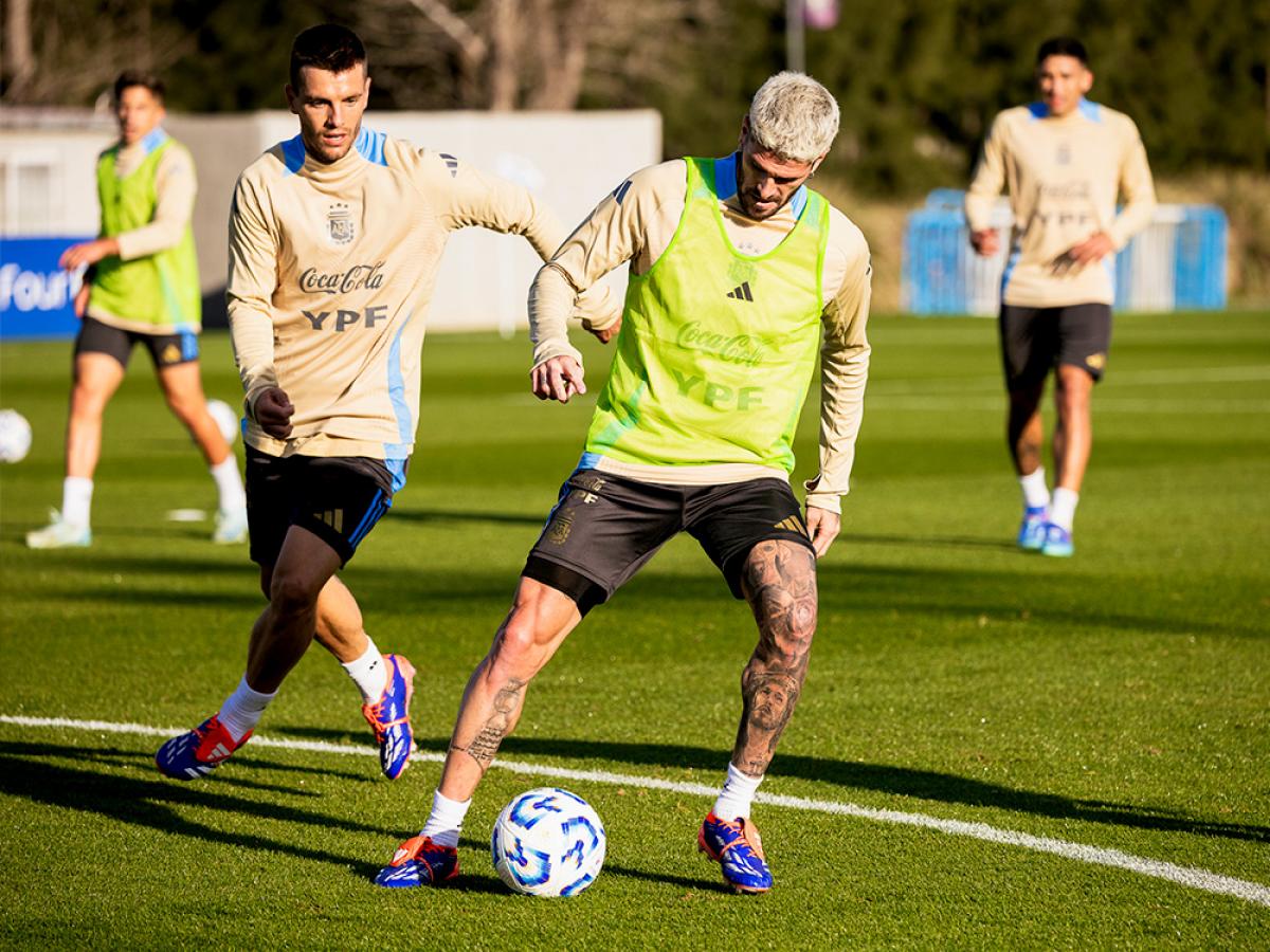 VIDEOS | Scaloni entrenó con plantel completo y define el equipo