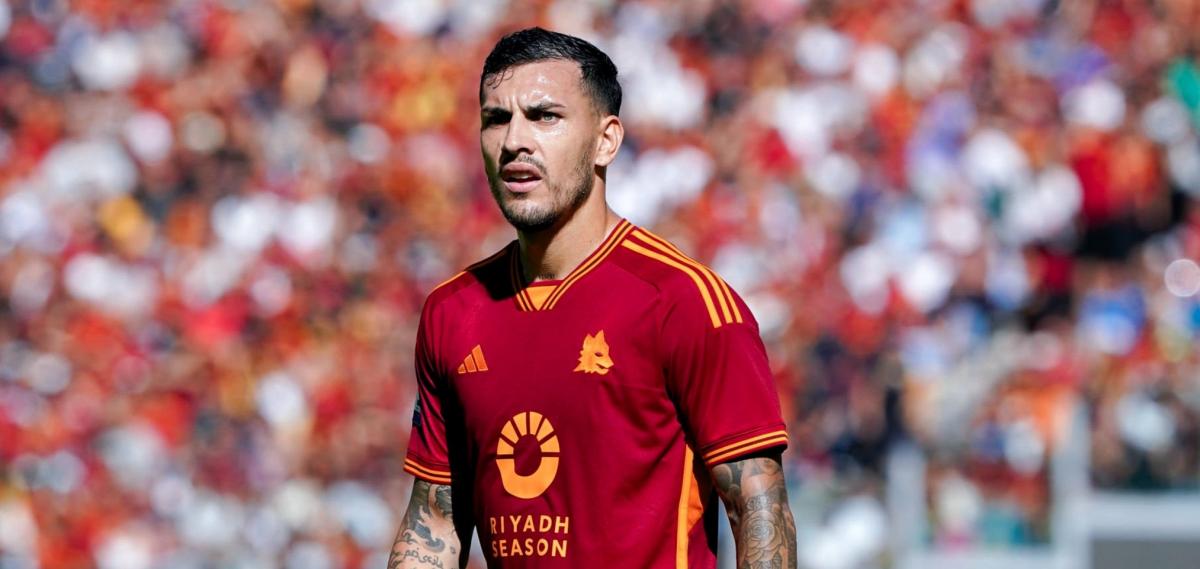 La Roma, con Leandro Paredes,  le ganó a Monza sobre el final y se metió en zona de Europa League