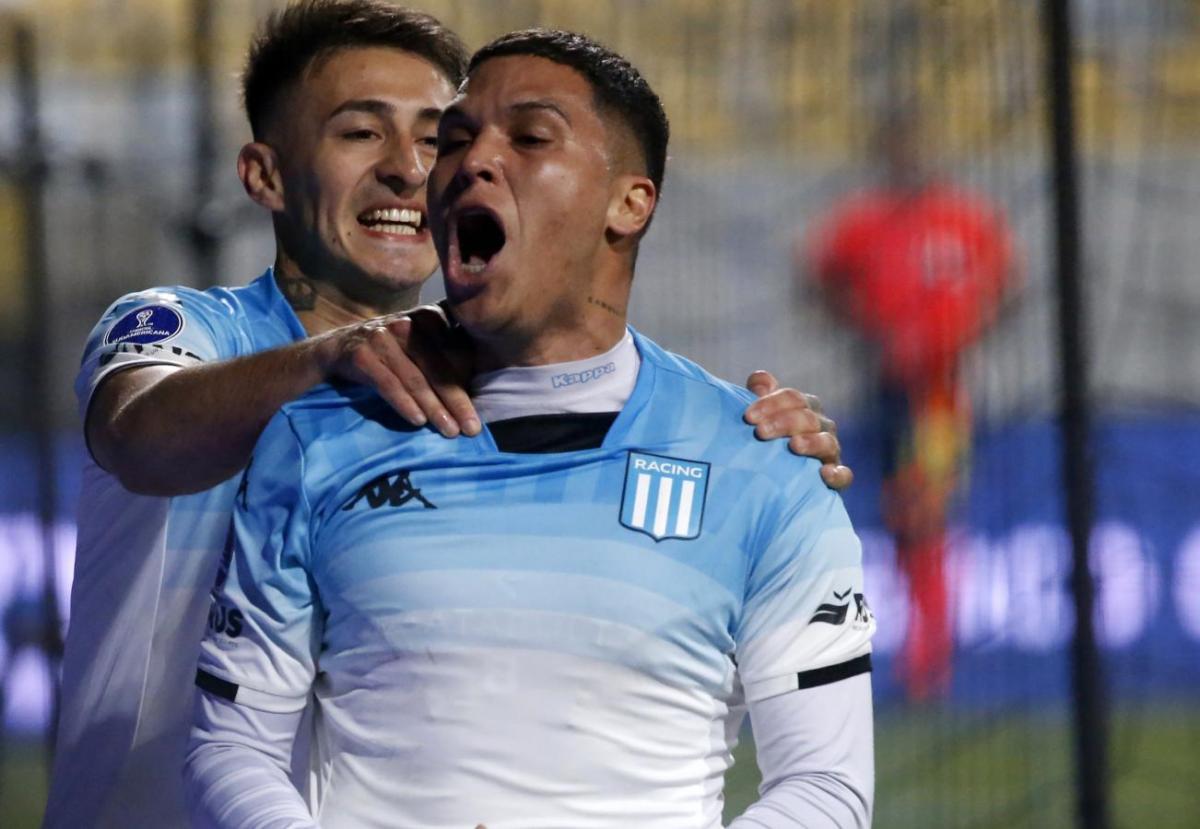 VIDEO | Maravilla y Juanfer le dieron un triunfo clave a Racing en Chile