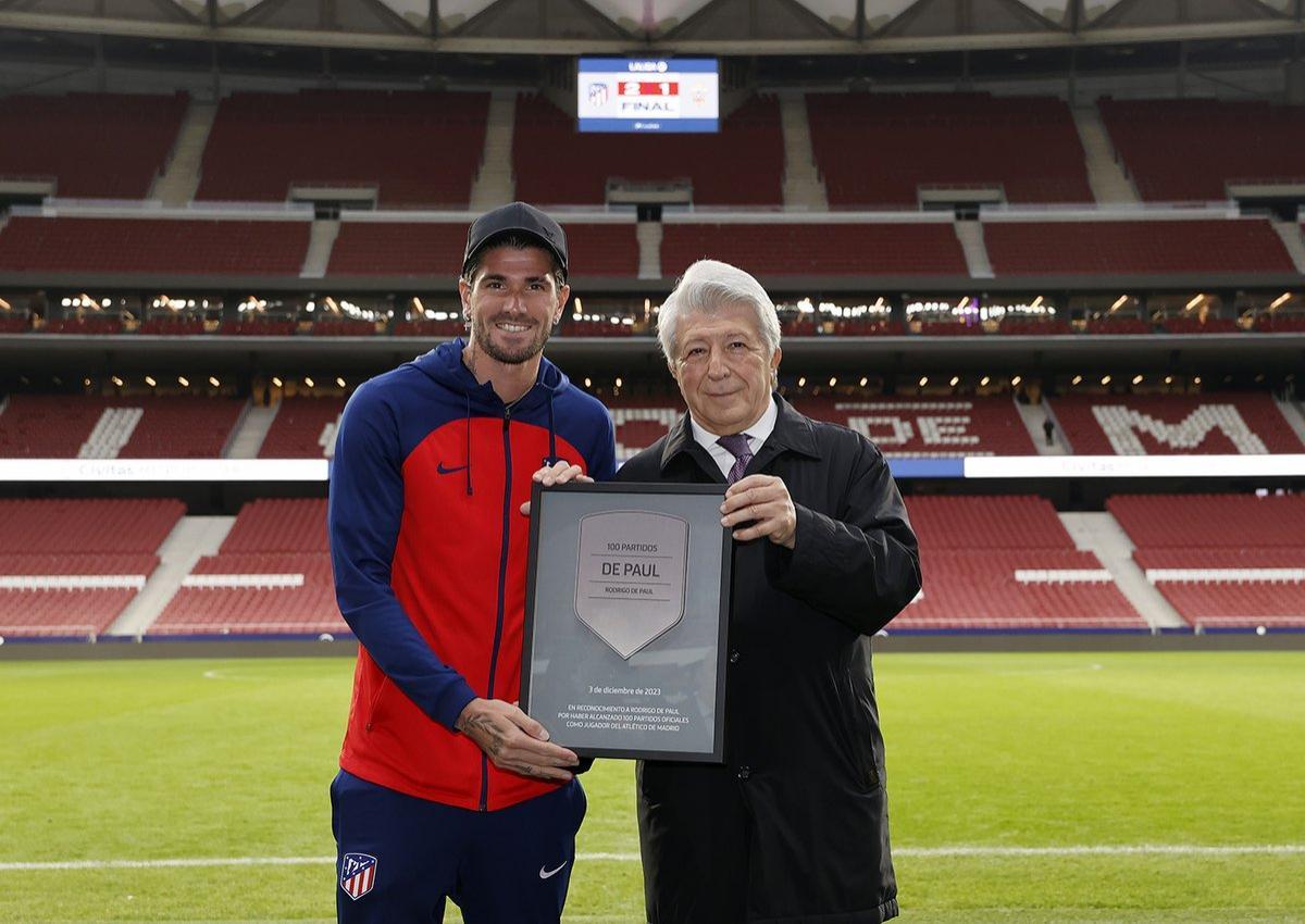 El presidente del Atlético Madrid le bajó el tono a la posible salida de De Paul: "Todo son suposiciones"