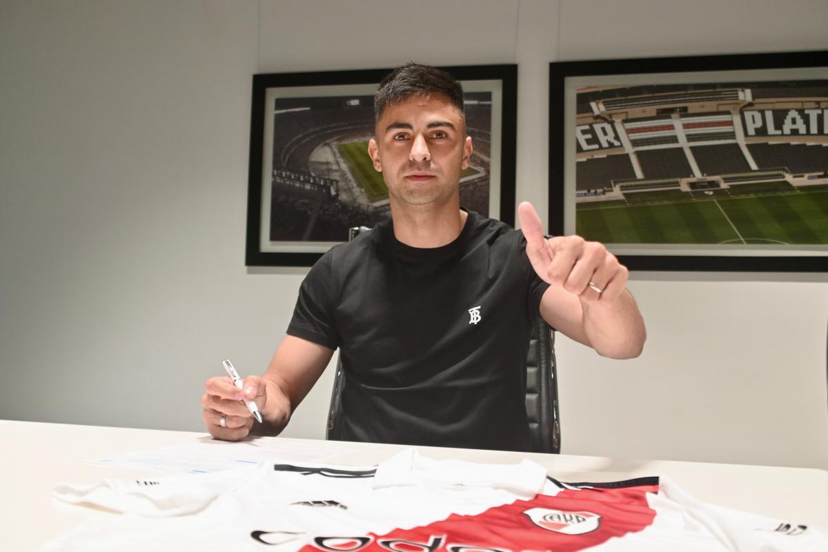 Pity Martínez pasó la revisación médica y firmó su contrato con River