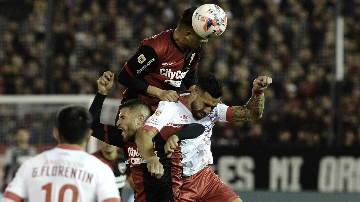 Con la intención de recuperarse de las caídas, Newells y Argentinos se enfrentan en Rosario