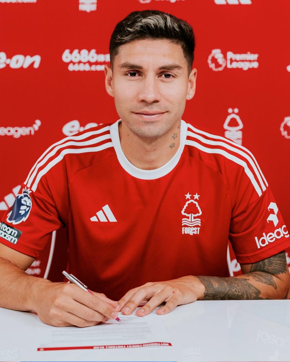 Gonzalo Montiel, campeón mundial en Qatar, fue presentado como nuevo jugador de Nottingham Forest