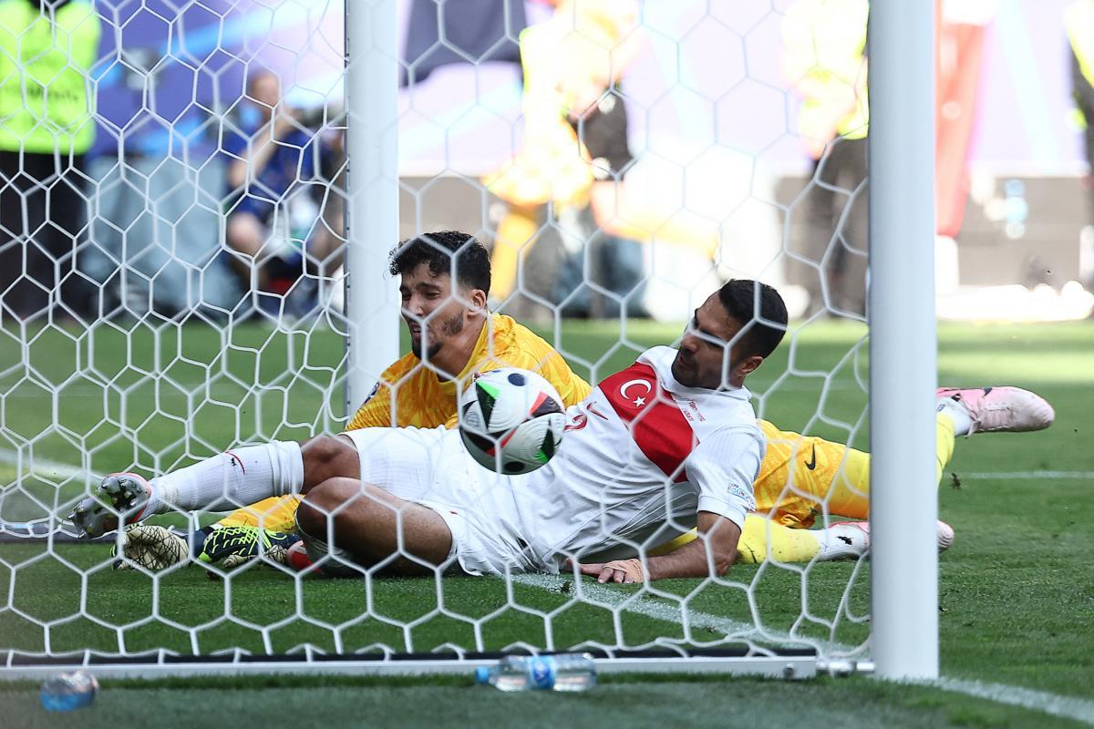 VIDEO | Insólito gol en contra de Turquía: la secuencia completa del blooper que favoreció a Portugal