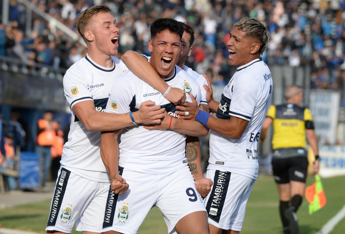 Gimnasia aulló en el Bosque por primera vez en el torneo