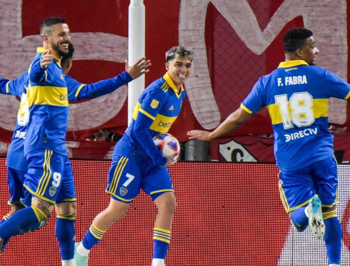 Boca gana el clásico ante Independiente desde el banco y cierra la Liga en racha