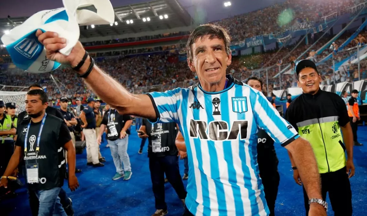 Costas elude el fuego electoral en Racing: "A Diego Milito lo quiero mucho, no vine a dividir"