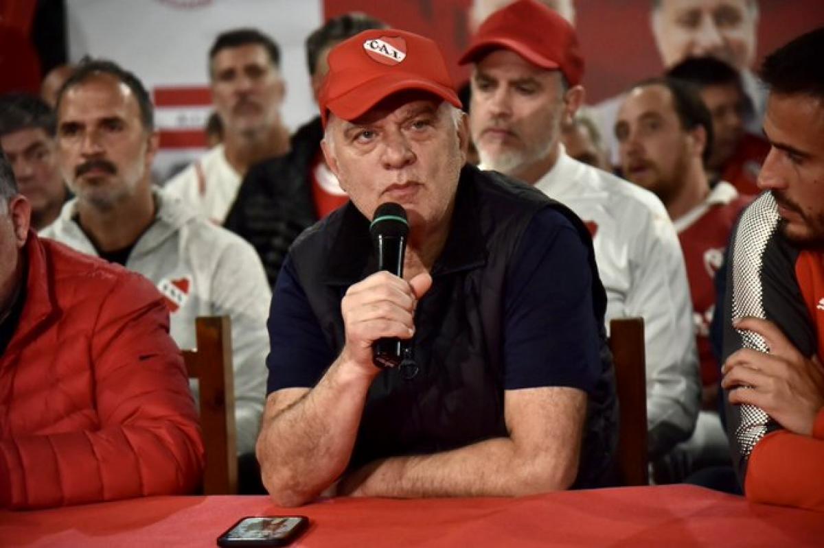 Grindetti intenta poner un poco de calma en medio de la crisis gigante del "rojo". 