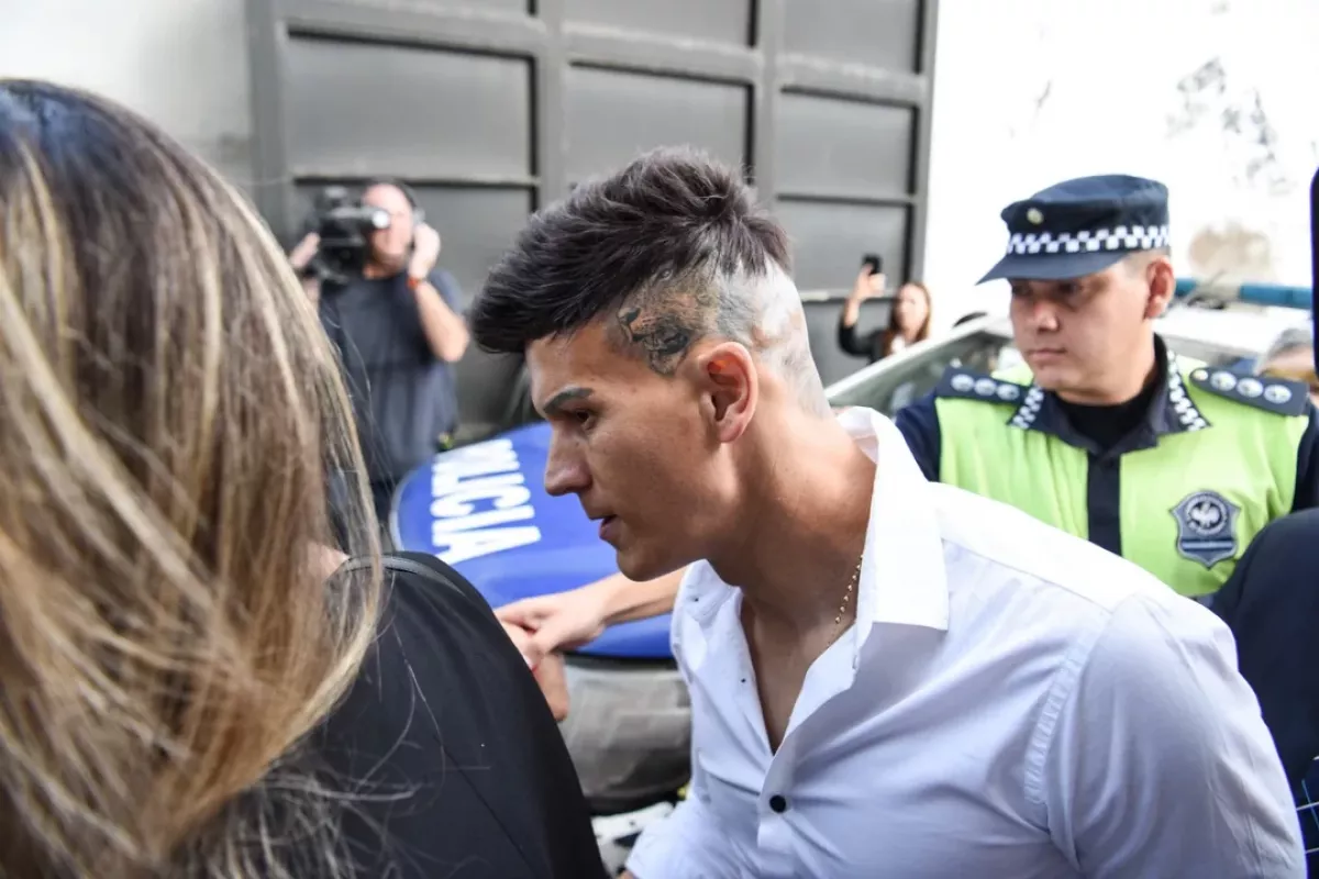 Quedaron detenidos los 4 jugadores de Vélez por abuso sexual a una periodista