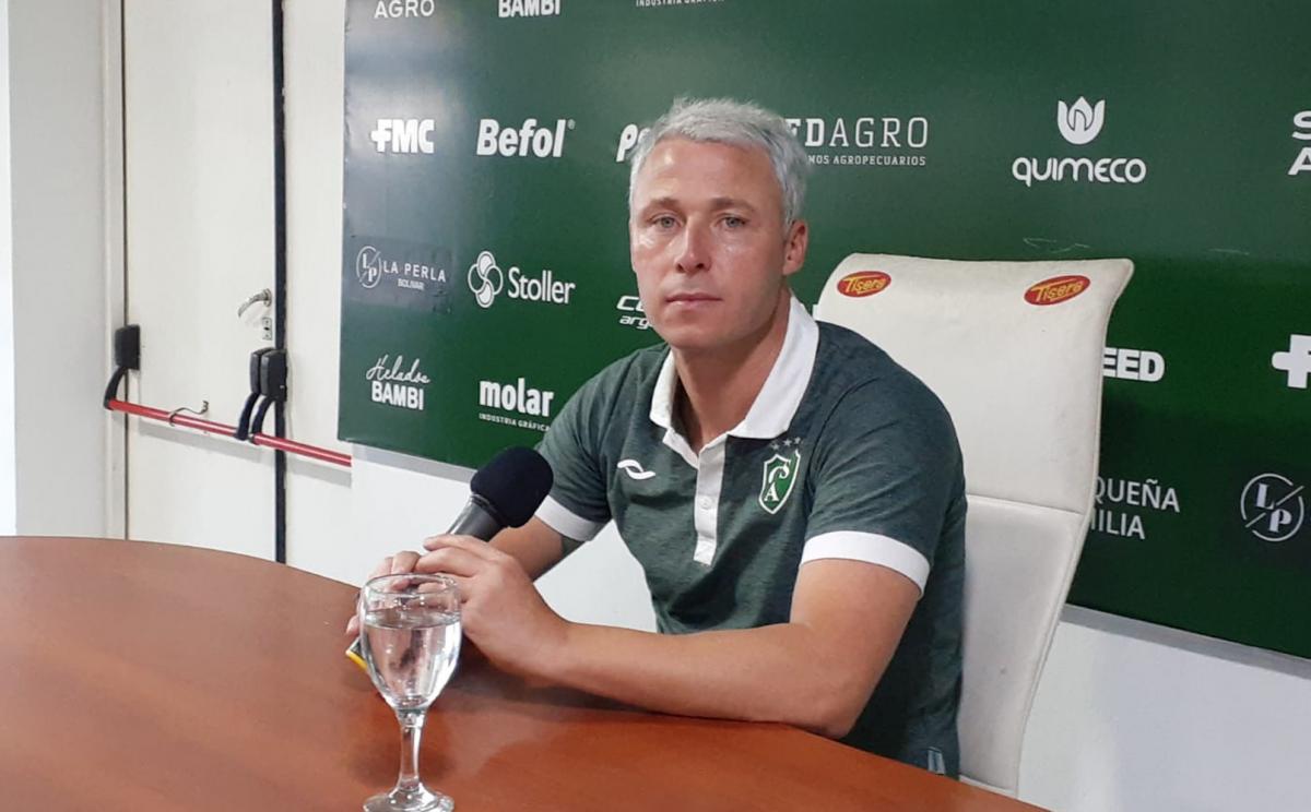 Israel Damonte presentó la renuncia y el sábado dirigirá su último partido con DT de Sarmiento