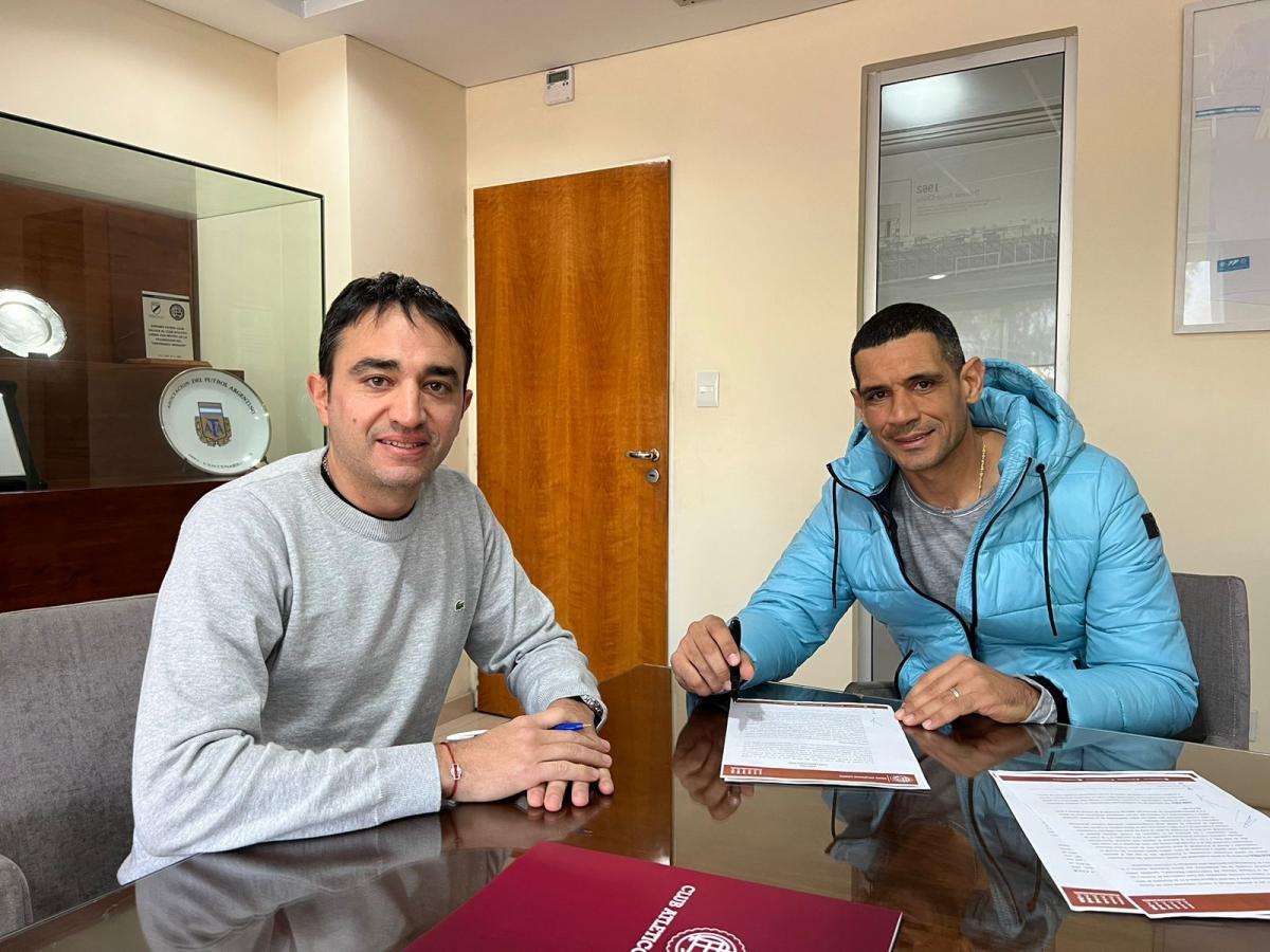 Lanus oficializó el contrato del Pepe Sand