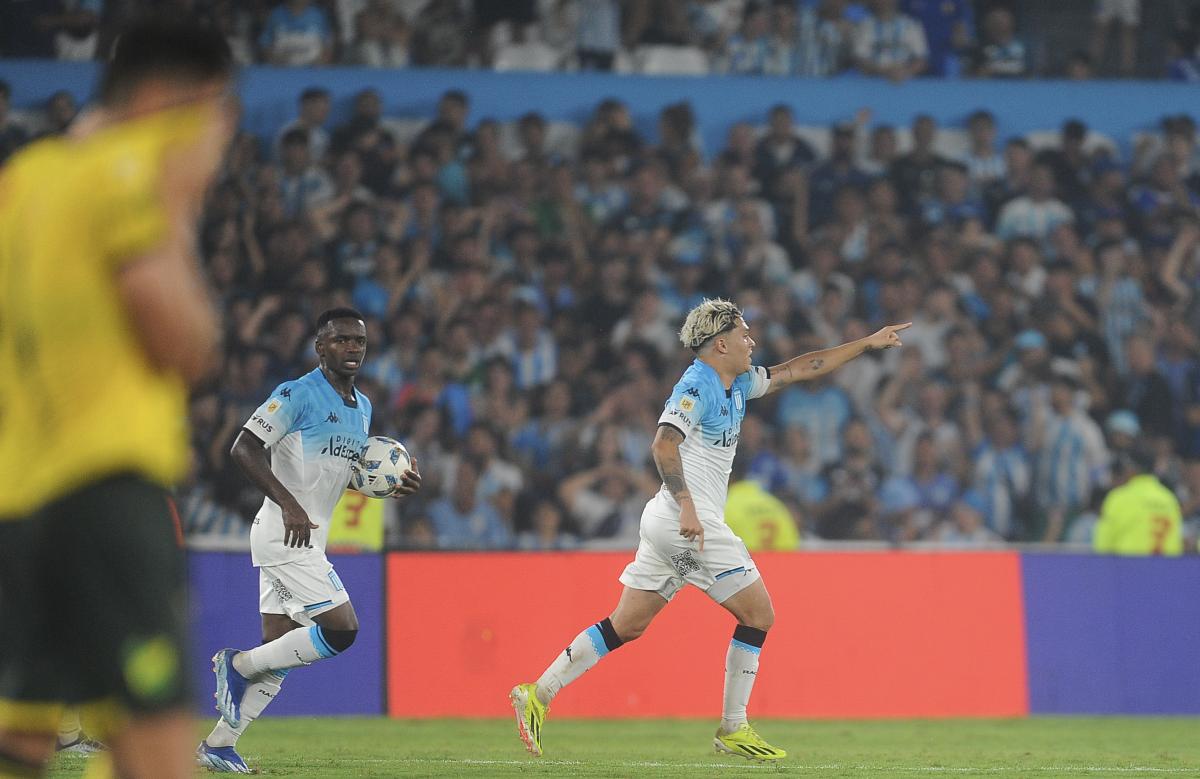 VIDEO | A Racing lo salvó Juanfer cuando se le venía la noche