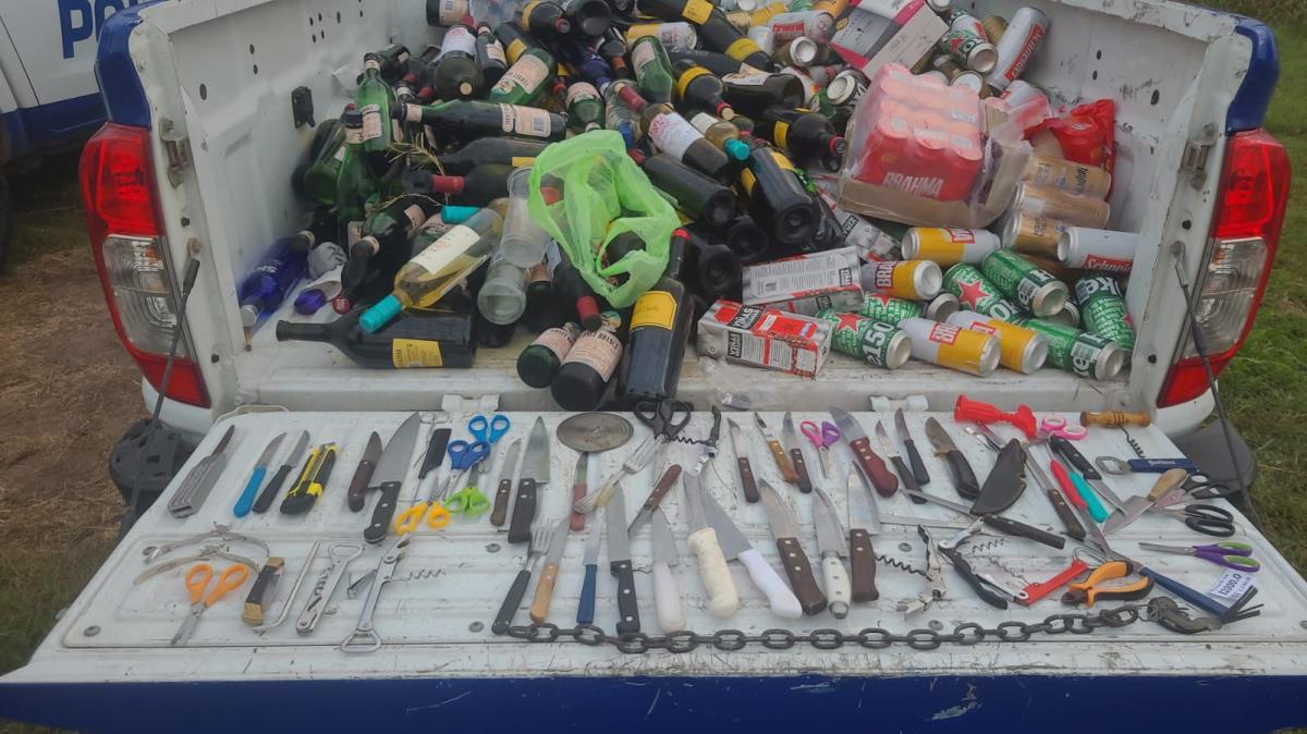 La Policía de Córdoba incautó cuchillos, tijeras, bebidas alcohólicas y bengalas a los hinchas