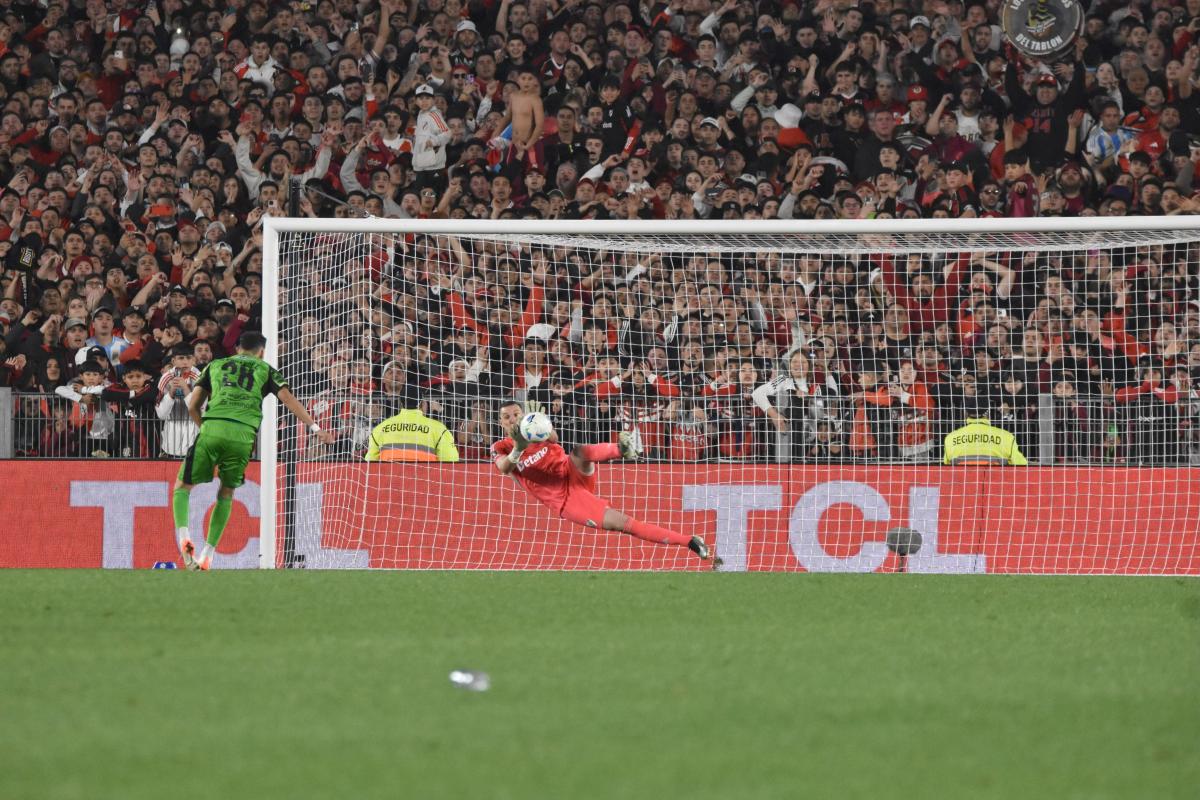 VIDEO | River fue una bola de nervios y zafó del papelón por Armani y los penales