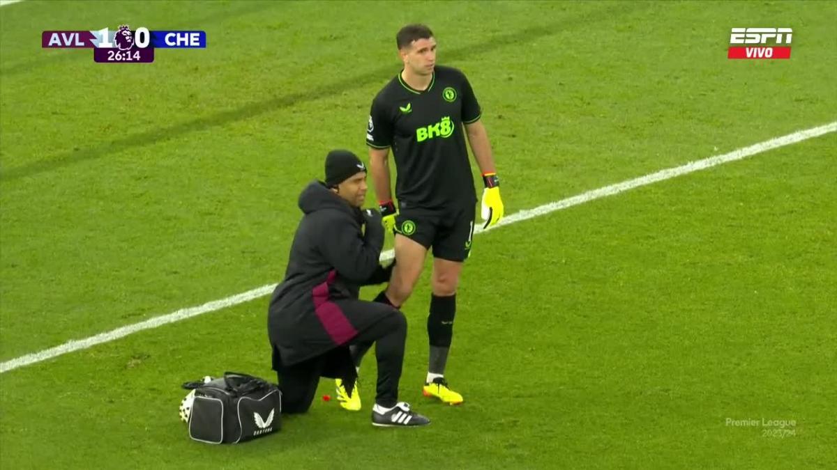 "Dibu" Martínez salió lesionado en el entretiempo del empate del Aston Villa con Chelsea