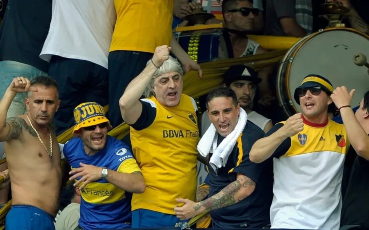 Fuerte apriete de la 12 a los jugadores de Boca
