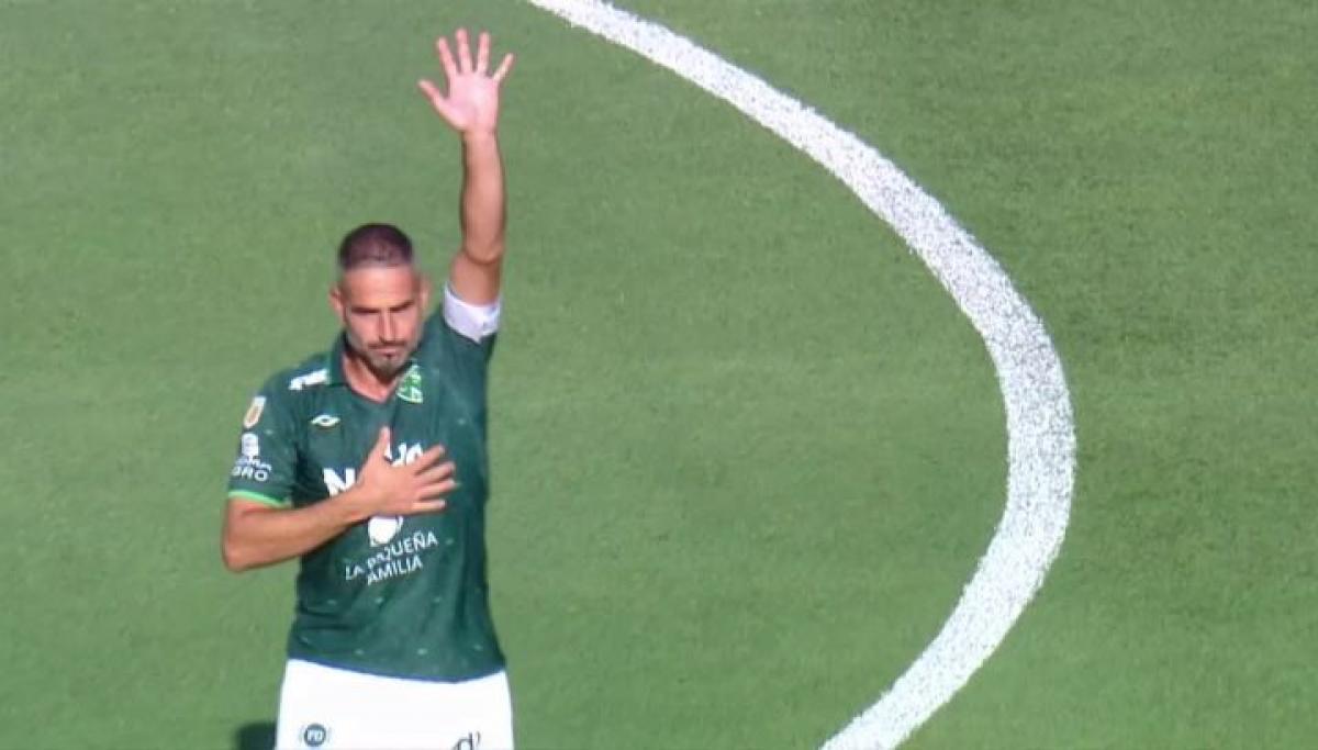 Licha López renovó con Sarmiento y será el más viejo del fútbol argentino