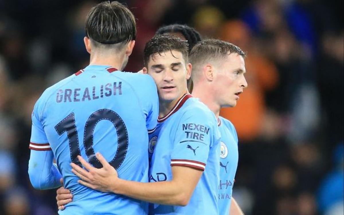 Grealish felicitó a Julián Álvarez por el gol