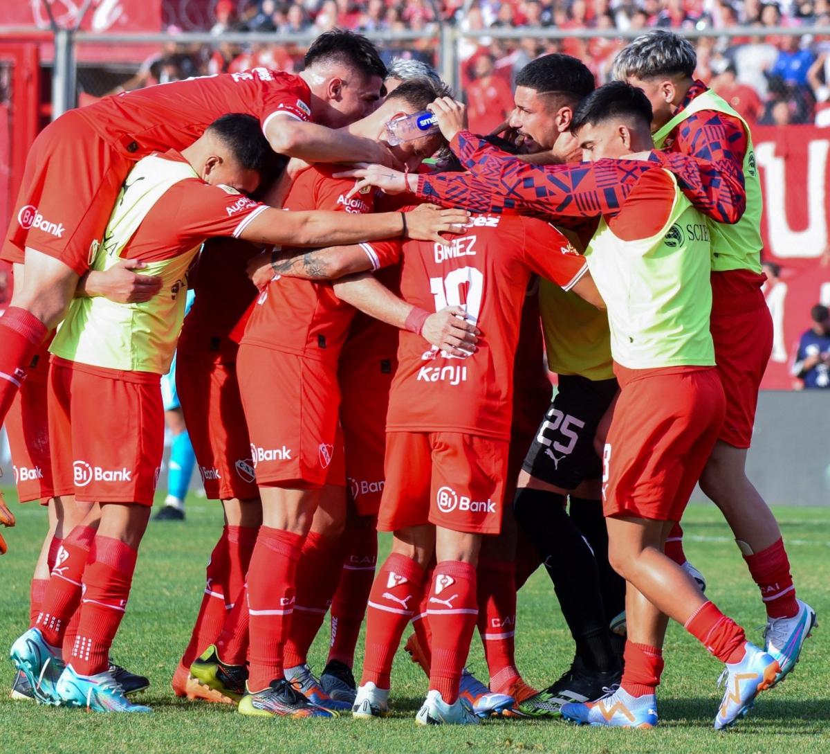 Independiente volvió al triunfo y le ganó un partido clave a Huracán