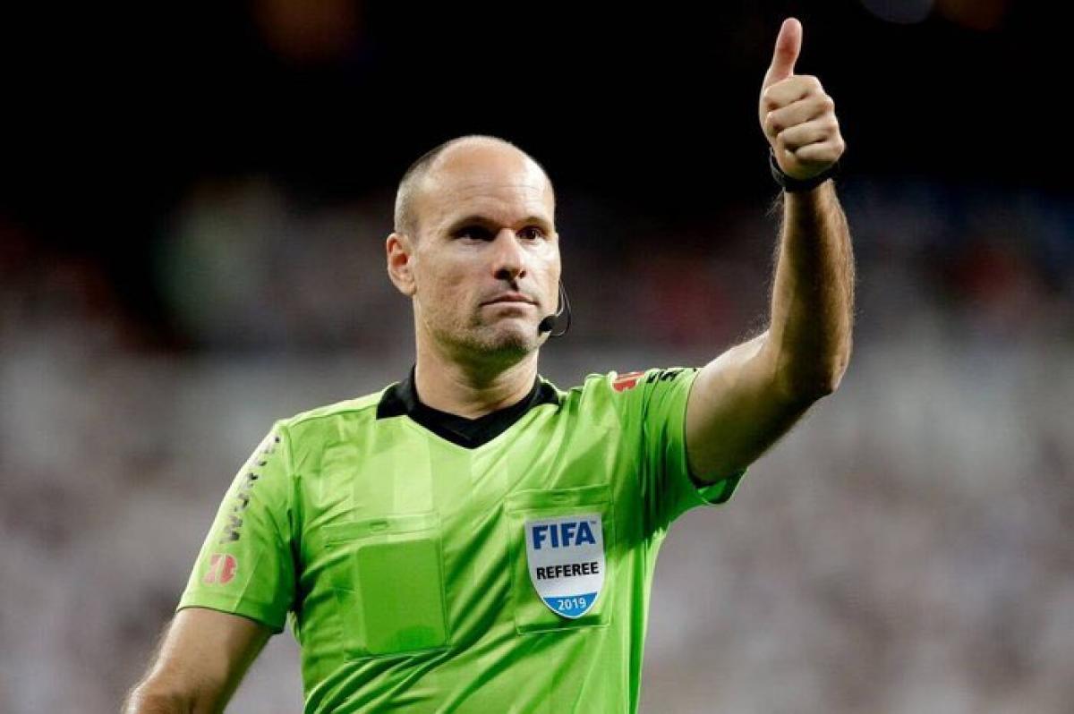 Mateu Lahoz, el árbitro de un partido trascendental.