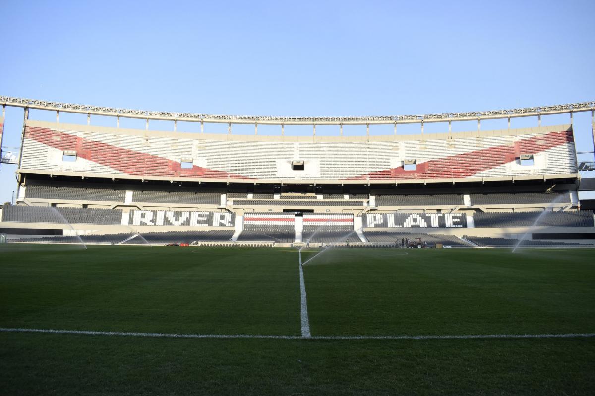 En un renovado Monumental, River se la juega frente a Argentinos