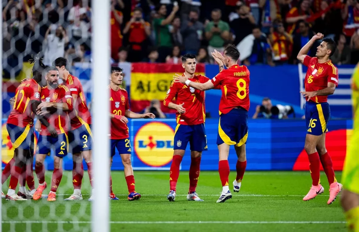 VIDEO | España volteó al campeón Italia y está en octavos