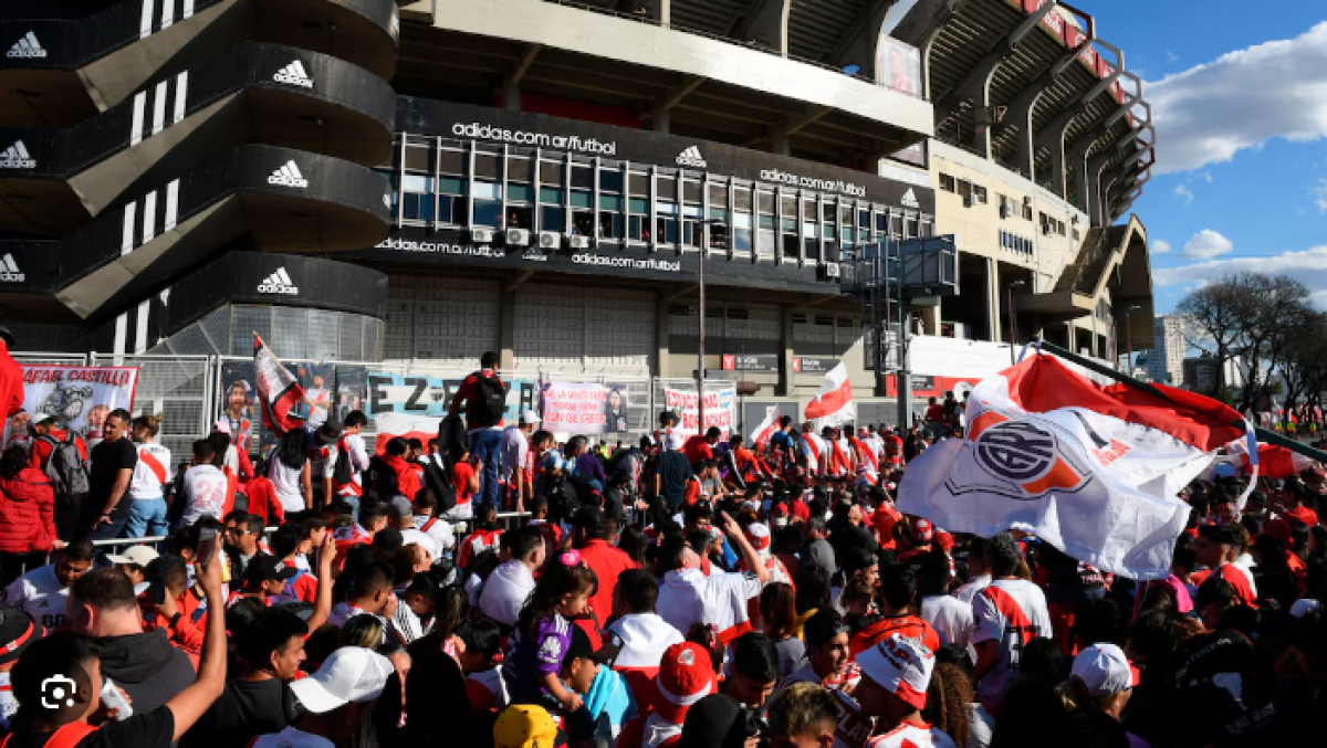 Banderazo e inflador anímico en River para intentar el milagro ante Mineiro