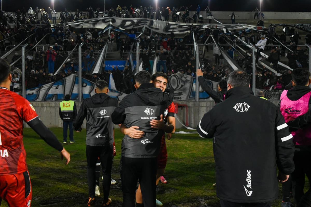 VIDEO | Central Córdoba pisoteó al hundido Newells y lo echó de la Copa