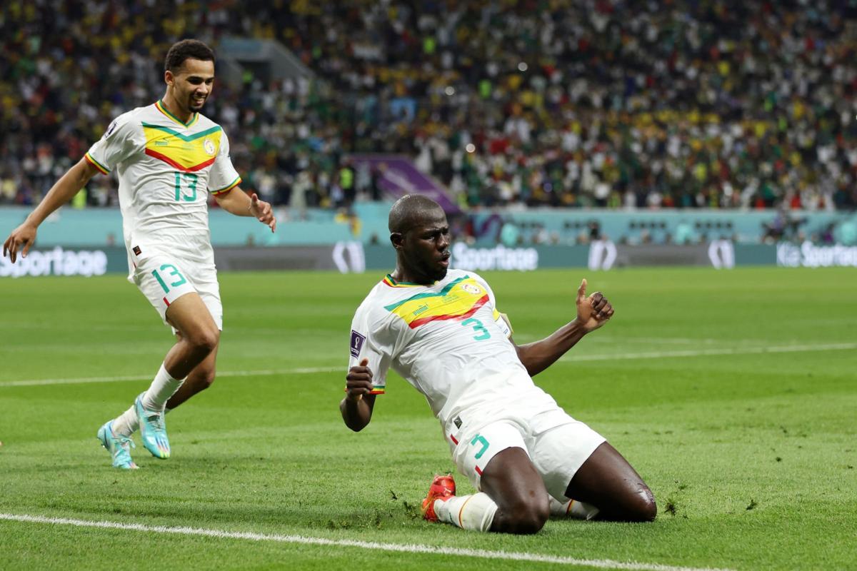 El festejo de Kulibaly para el gol del triunfo de Senegal. 