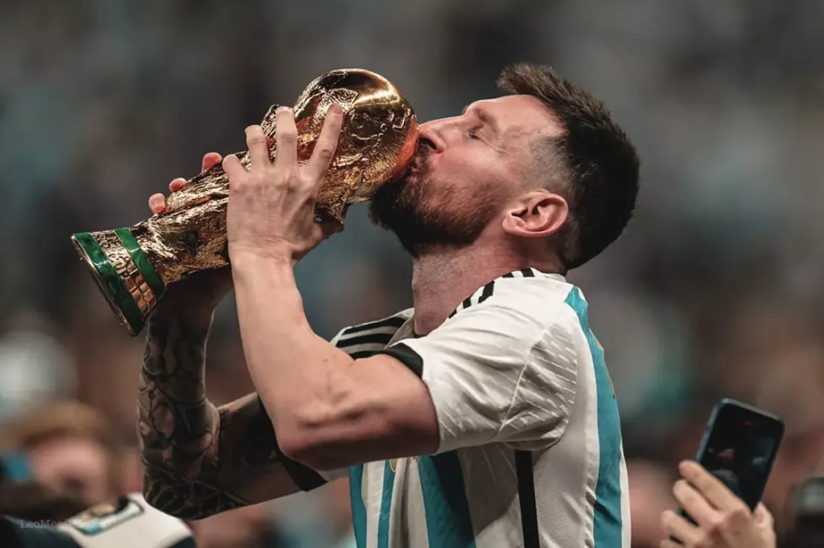 Te podés sacar una foto con la Copa del Mundo que besó Messi