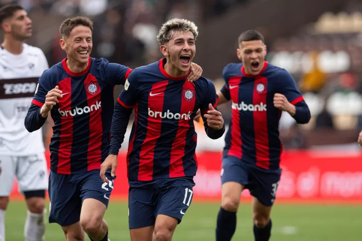 Jugador de San Lorenzo no iba a entrenar y apareció en la copa del Kun Agüero