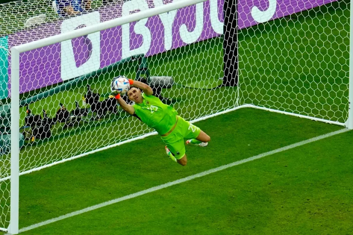 Buscan evitar el rebote en los penales y cambiaría la historia del fútbol